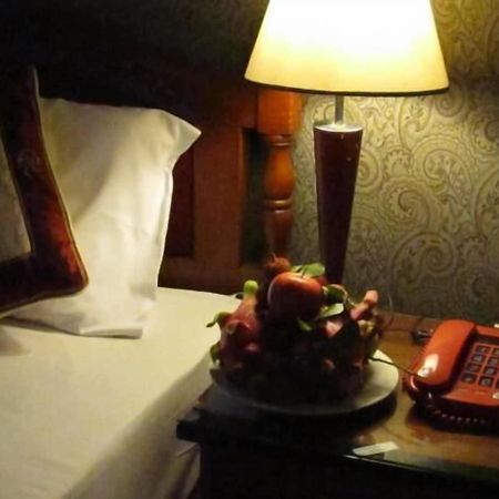 Khach San Trung Mai Hotel Ho Chi Minh City Bagian luar foto