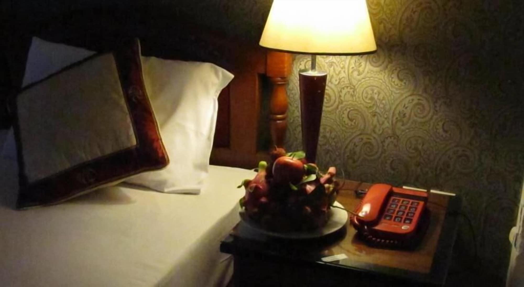 Khach San Trung Mai Hotel Ho Chi Minh City Bagian luar foto
