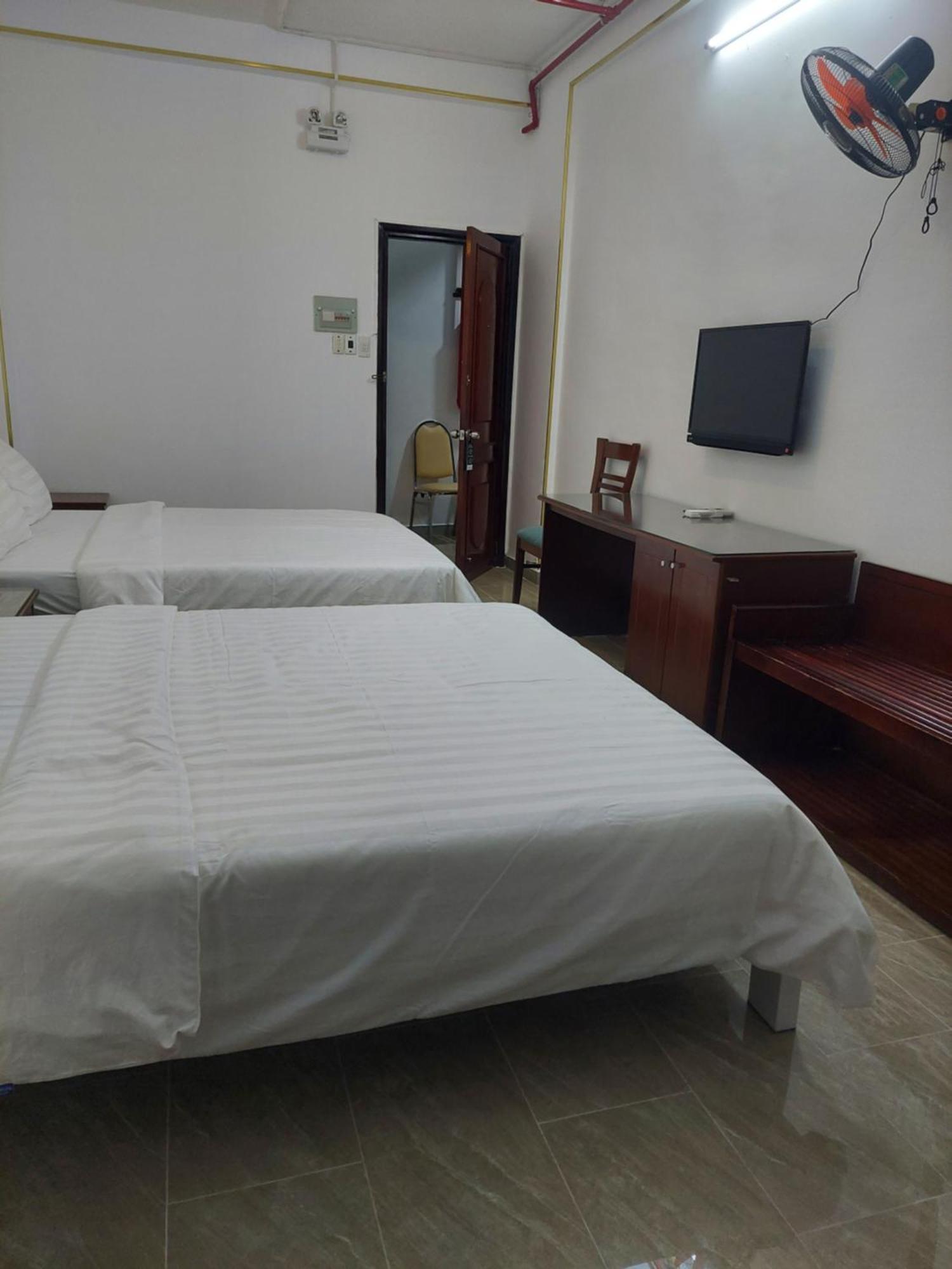 Khach San Trung Mai Hotel Ho Chi Minh City Bagian luar foto