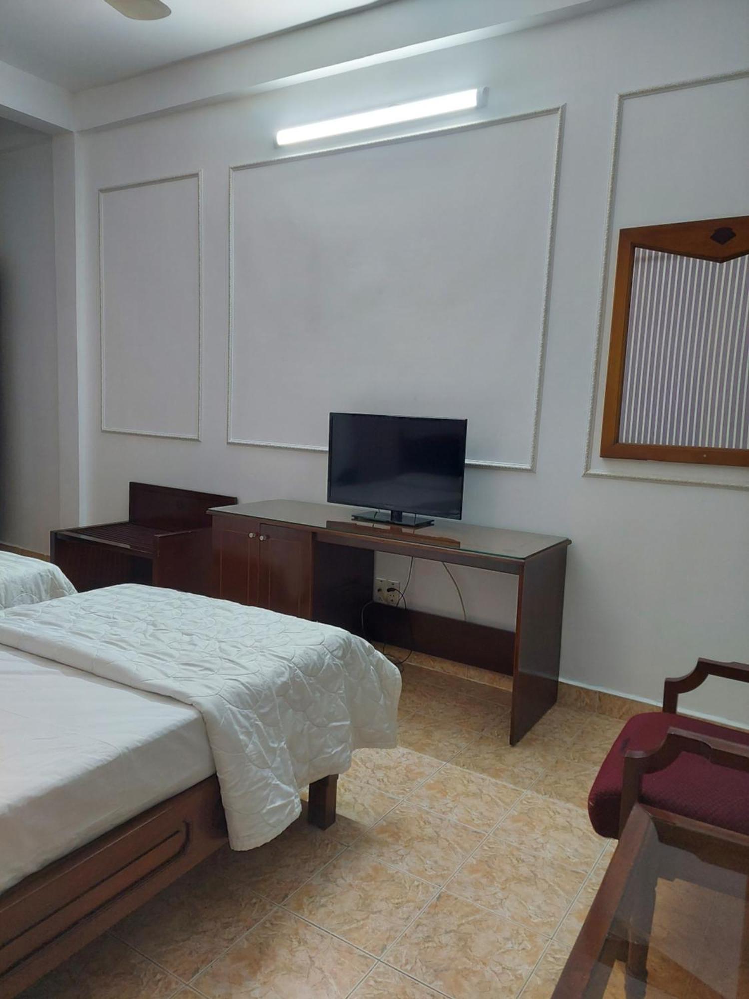 Khach San Trung Mai Hotel Ho Chi Minh City Bagian luar foto
