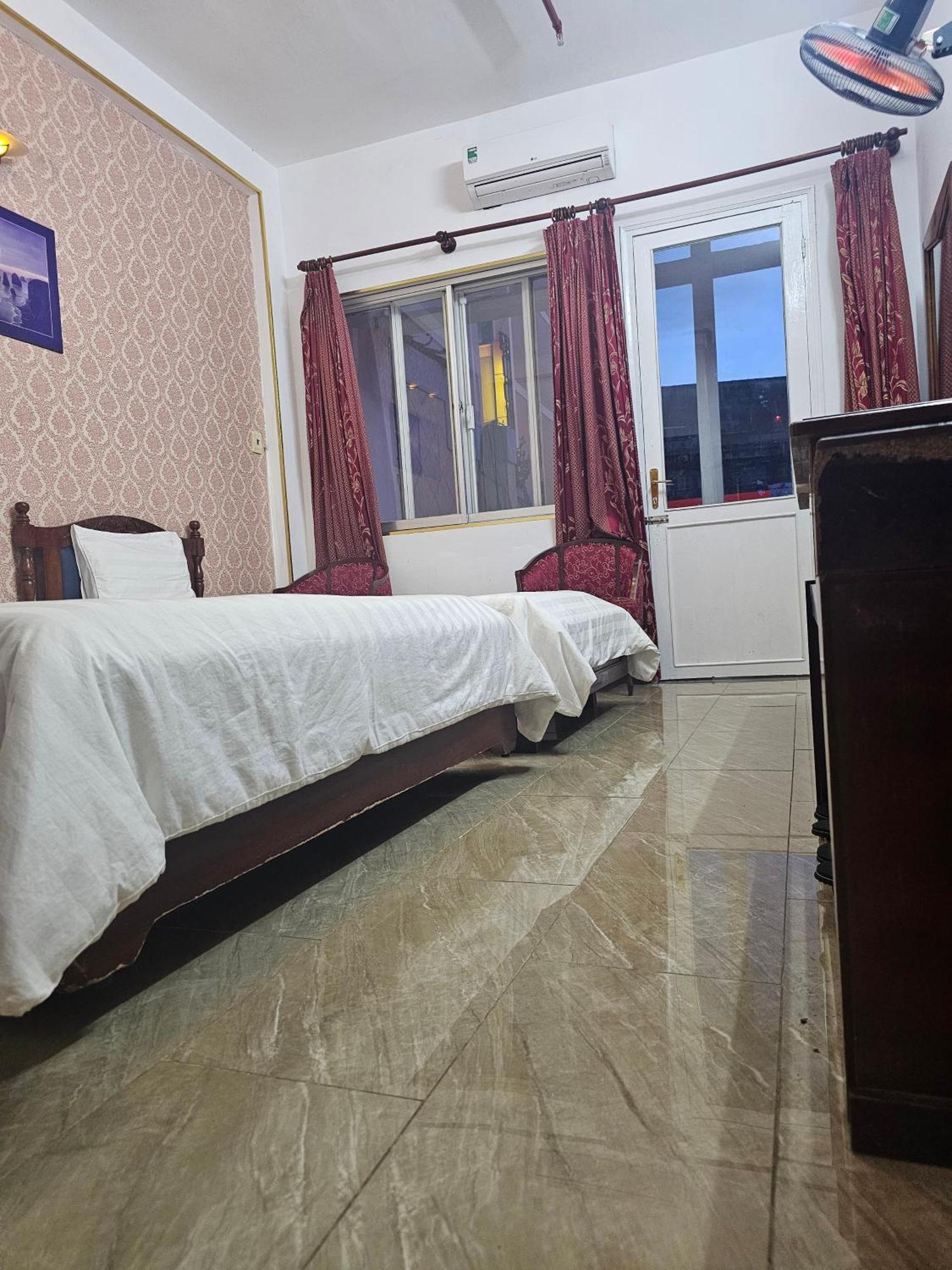 Khach San Trung Mai Hotel Ho Chi Minh City Bagian luar foto