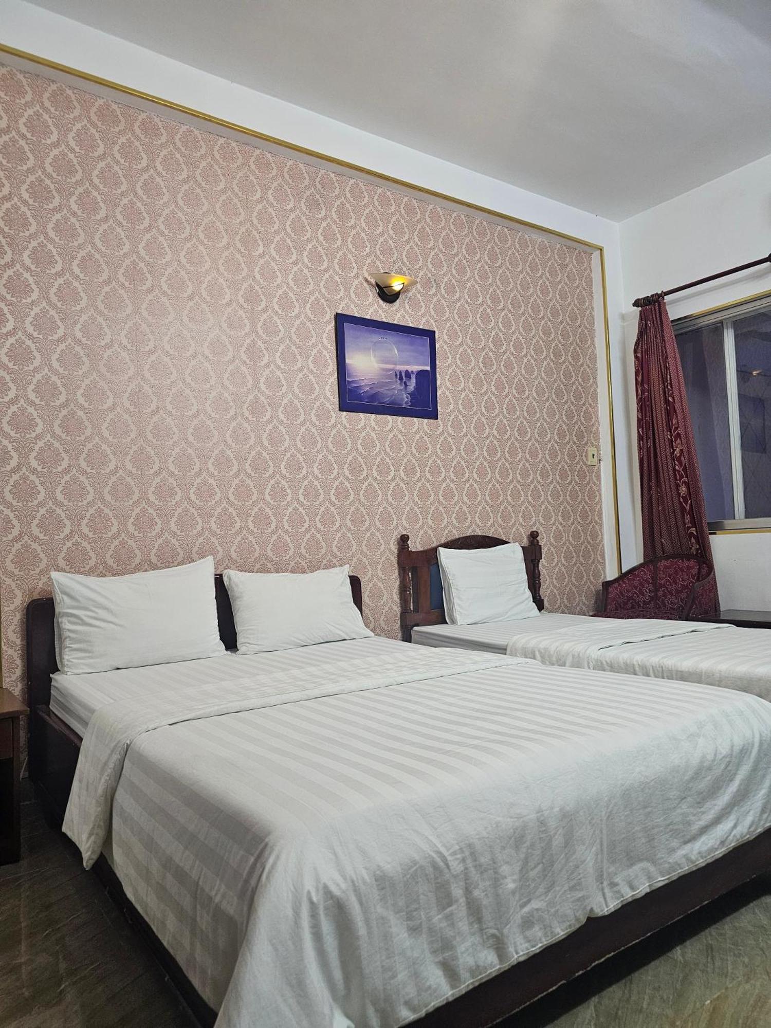 Khach San Trung Mai Hotel Ho Chi Minh City Bagian luar foto