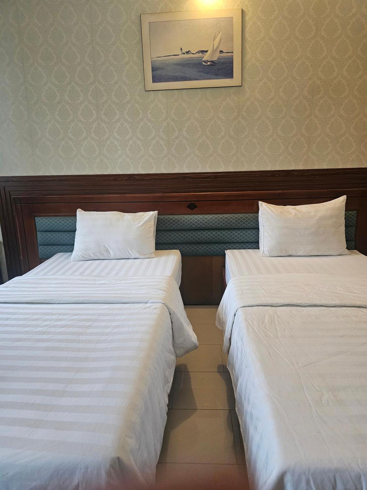 Khach San Trung Mai Hotel Ho Chi Minh City Bagian luar foto
