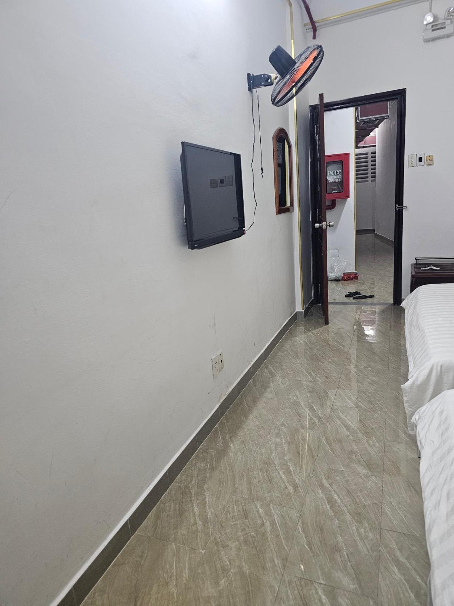 Khach San Trung Mai Hotel Ho Chi Minh City Bagian luar foto