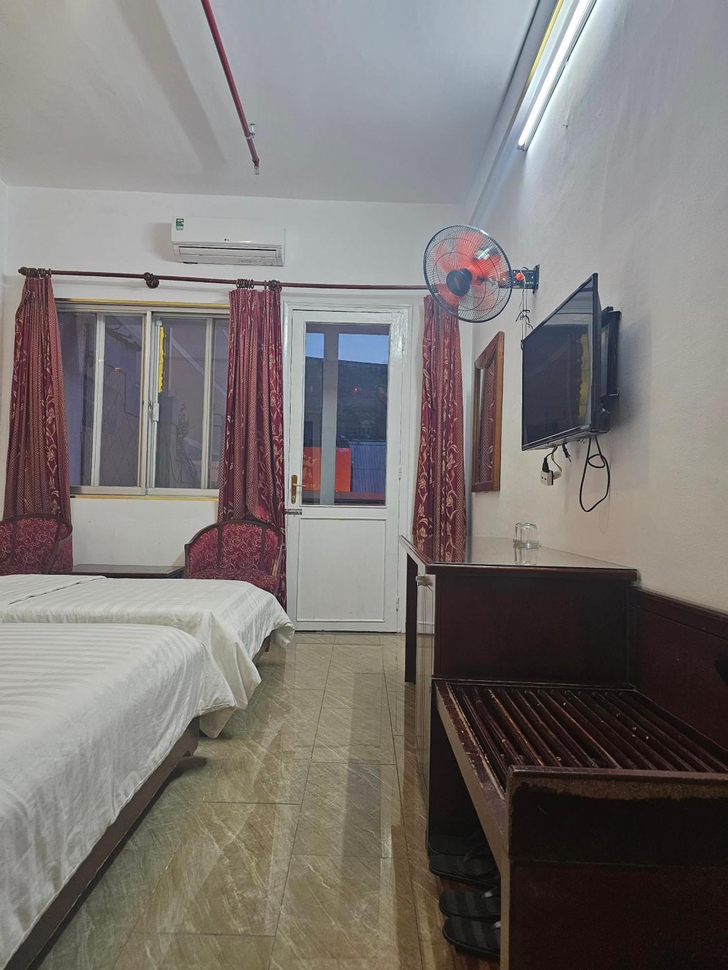 Khach San Trung Mai Hotel Ho Chi Minh City Bagian luar foto