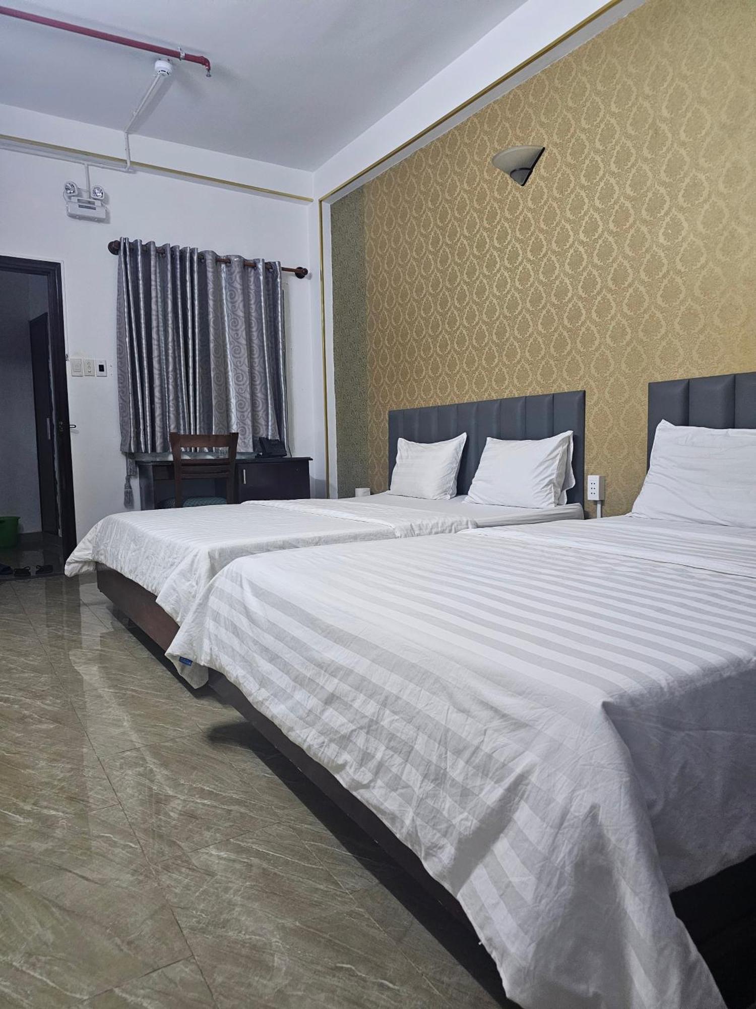 Khach San Trung Mai Hotel Ho Chi Minh City Bagian luar foto