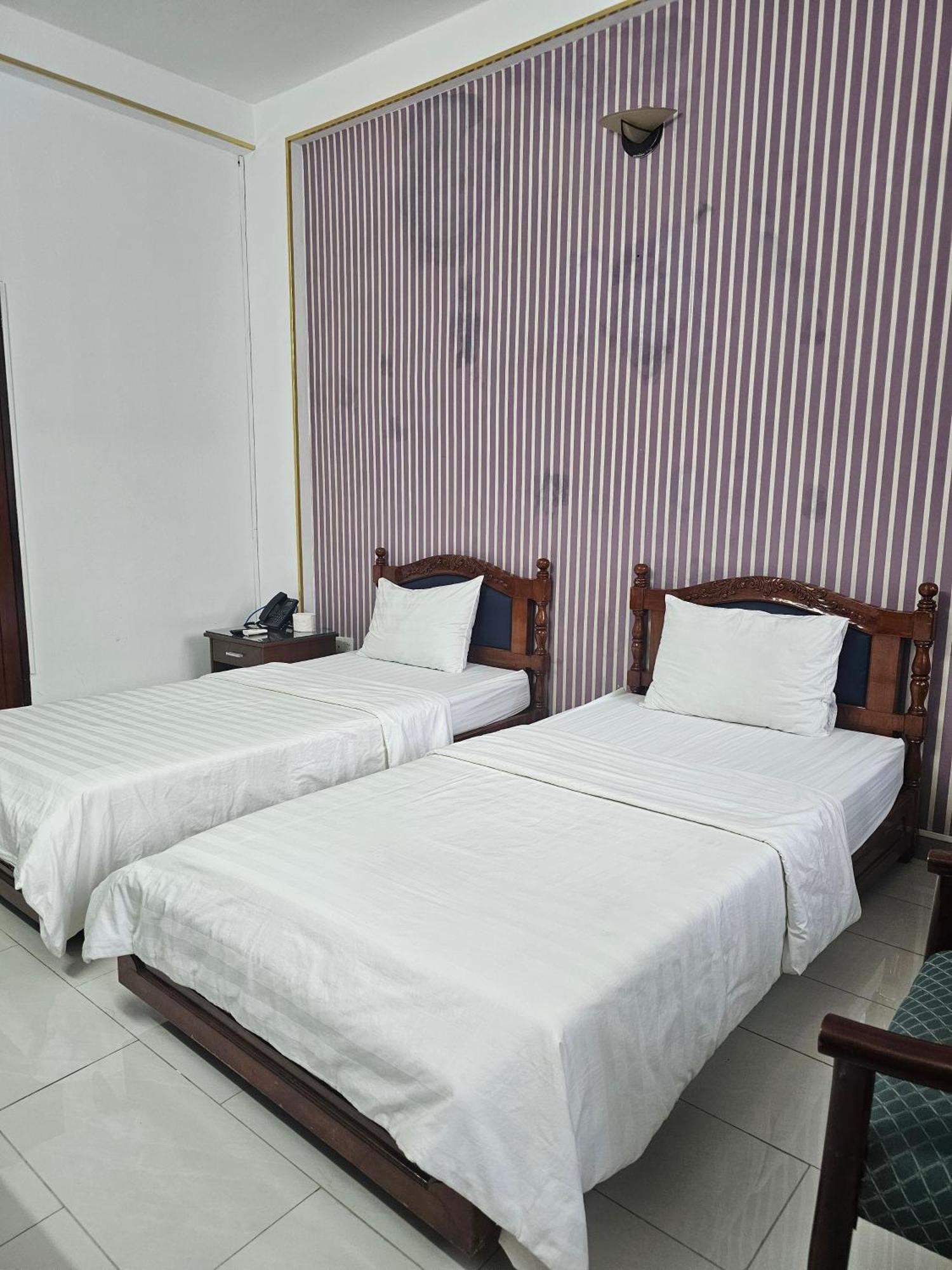 Khach San Trung Mai Hotel Ho Chi Minh City Bagian luar foto