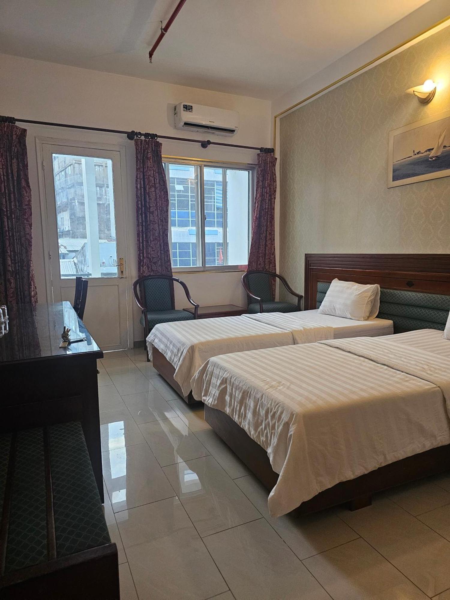 Khach San Trung Mai Hotel Ho Chi Minh City Bagian luar foto