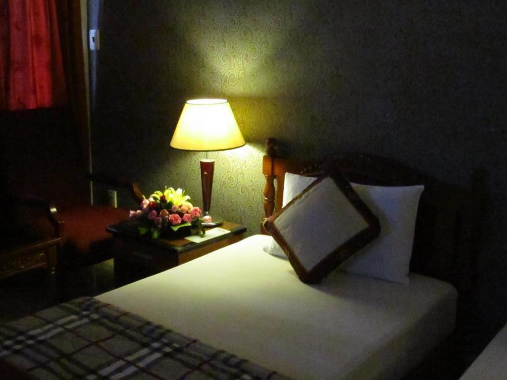 Khach San Trung Mai Hotel Ho Chi Minh City Bagian luar foto