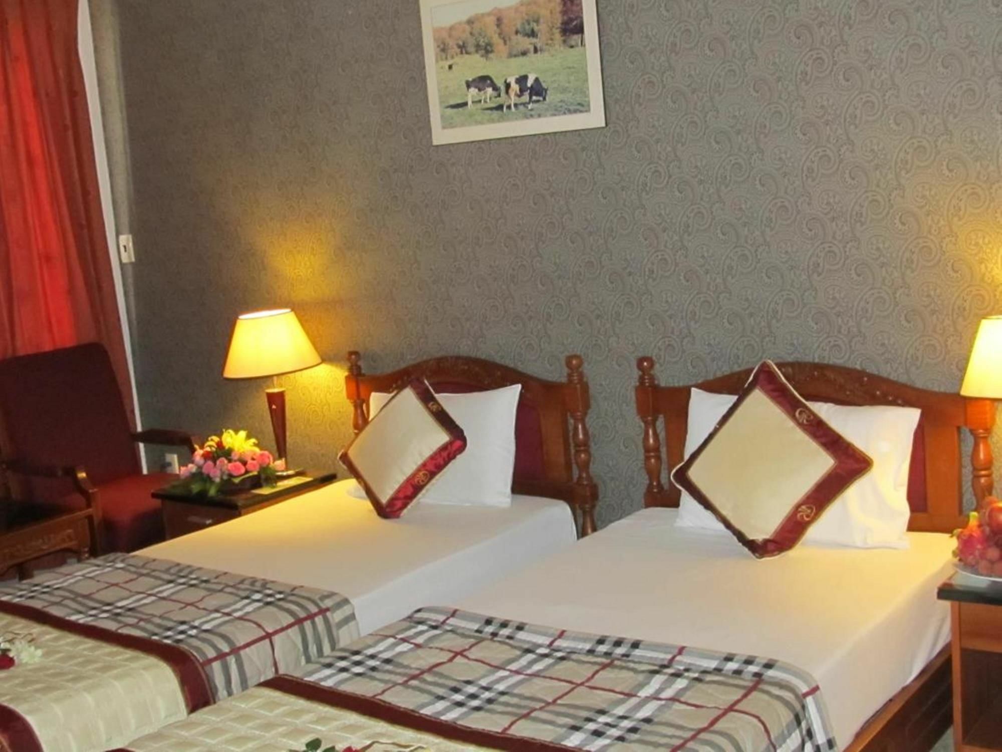 Khach San Trung Mai Hotel Ho Chi Minh City Bagian luar foto